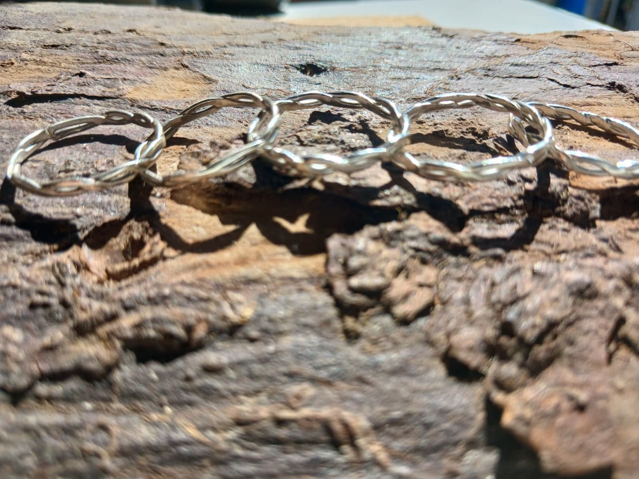 Thin twisty rings